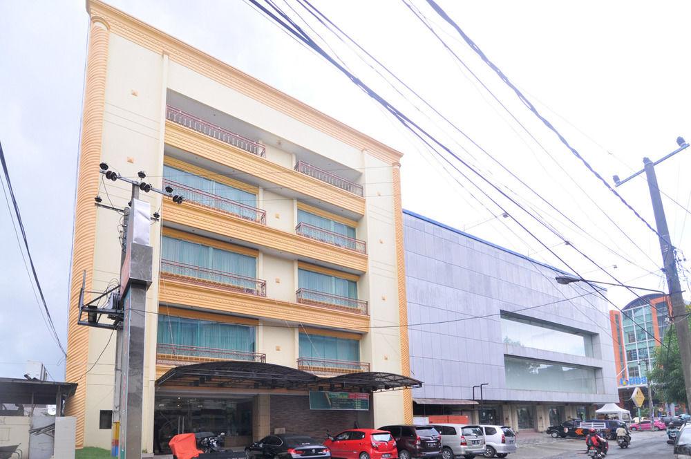 Hotel Maricaya Makassar Exterior photo