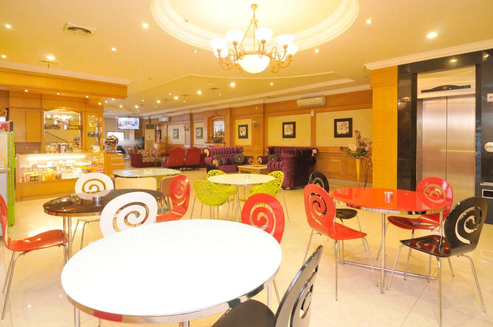 Hotel Maricaya Makassar Exterior photo