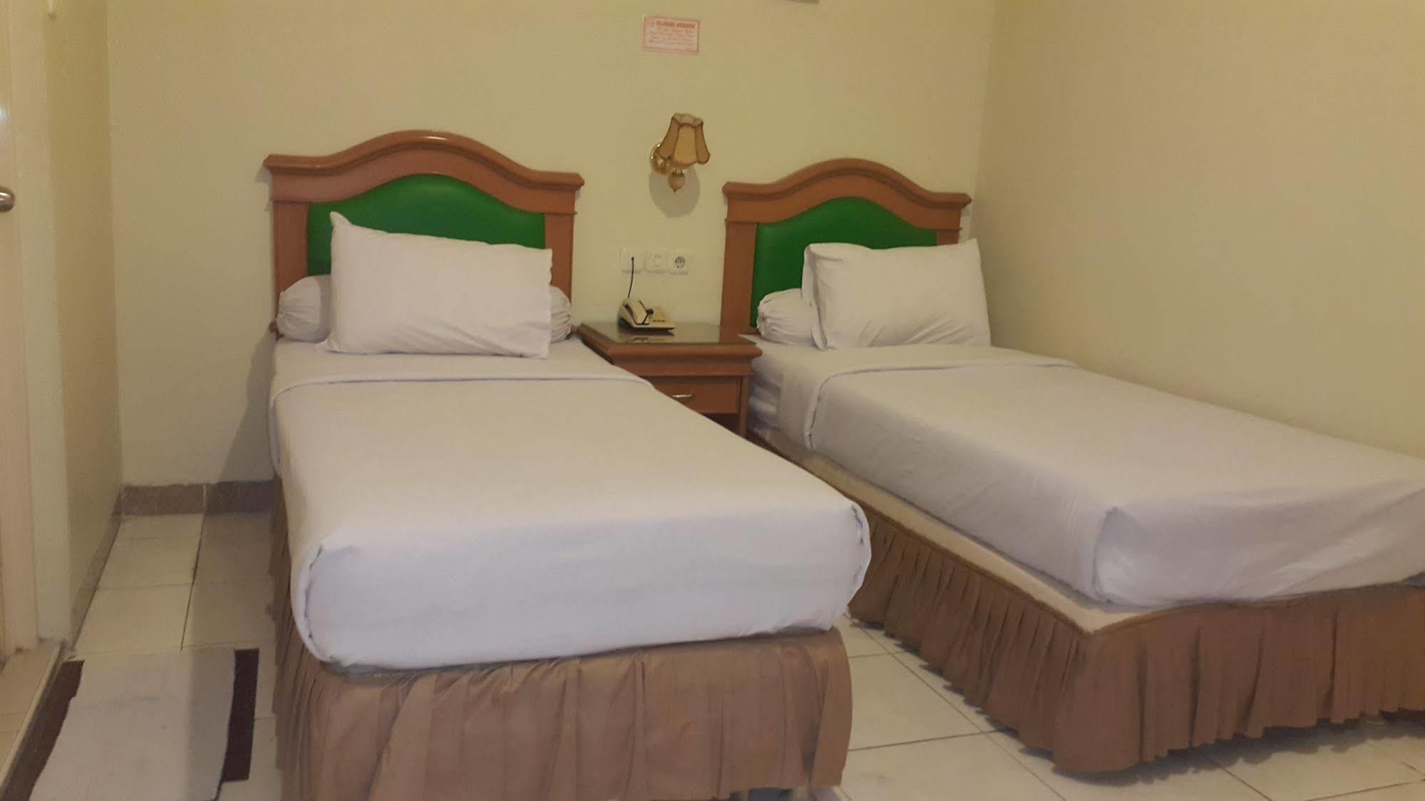 Hotel Maricaya Makassar Exterior photo
