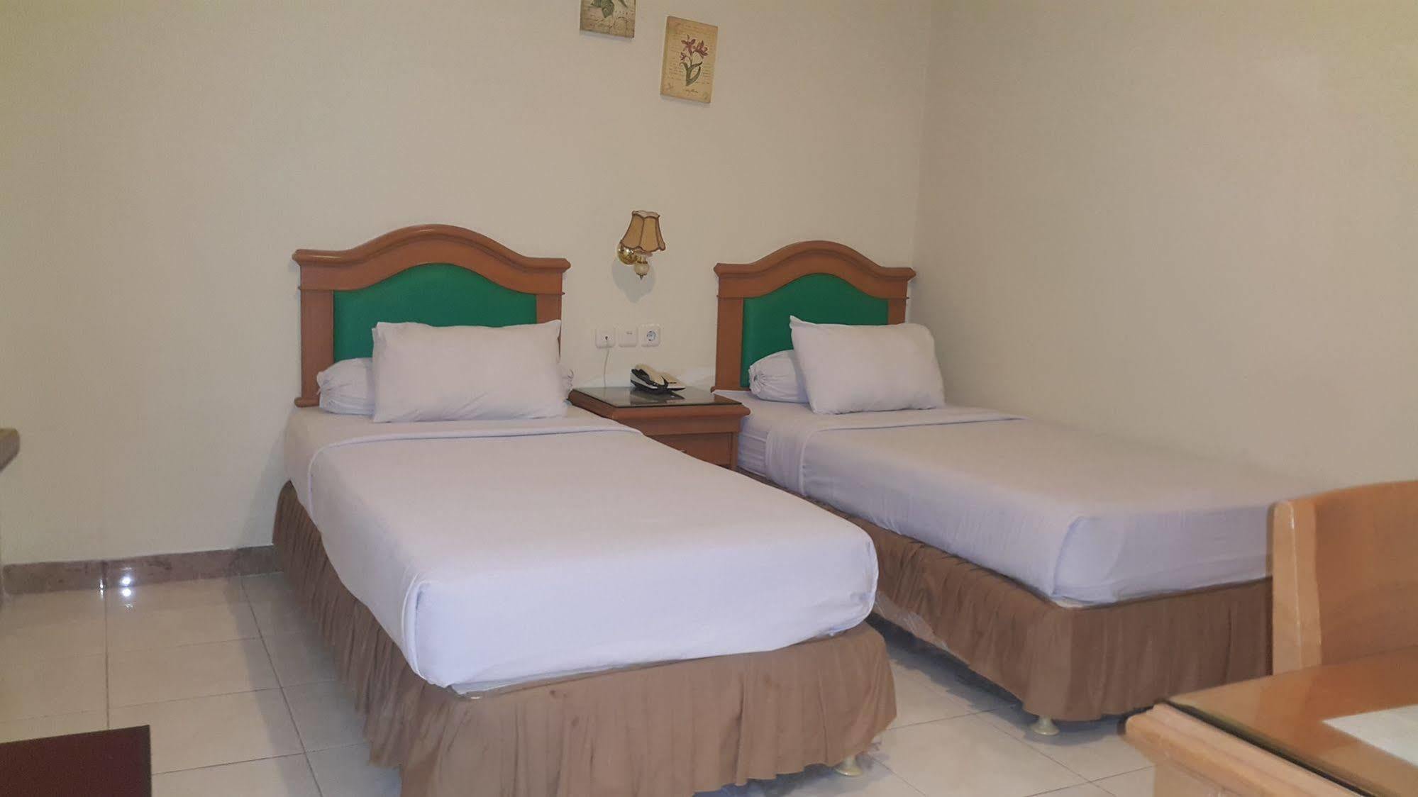 Hotel Maricaya Makassar Exterior photo
