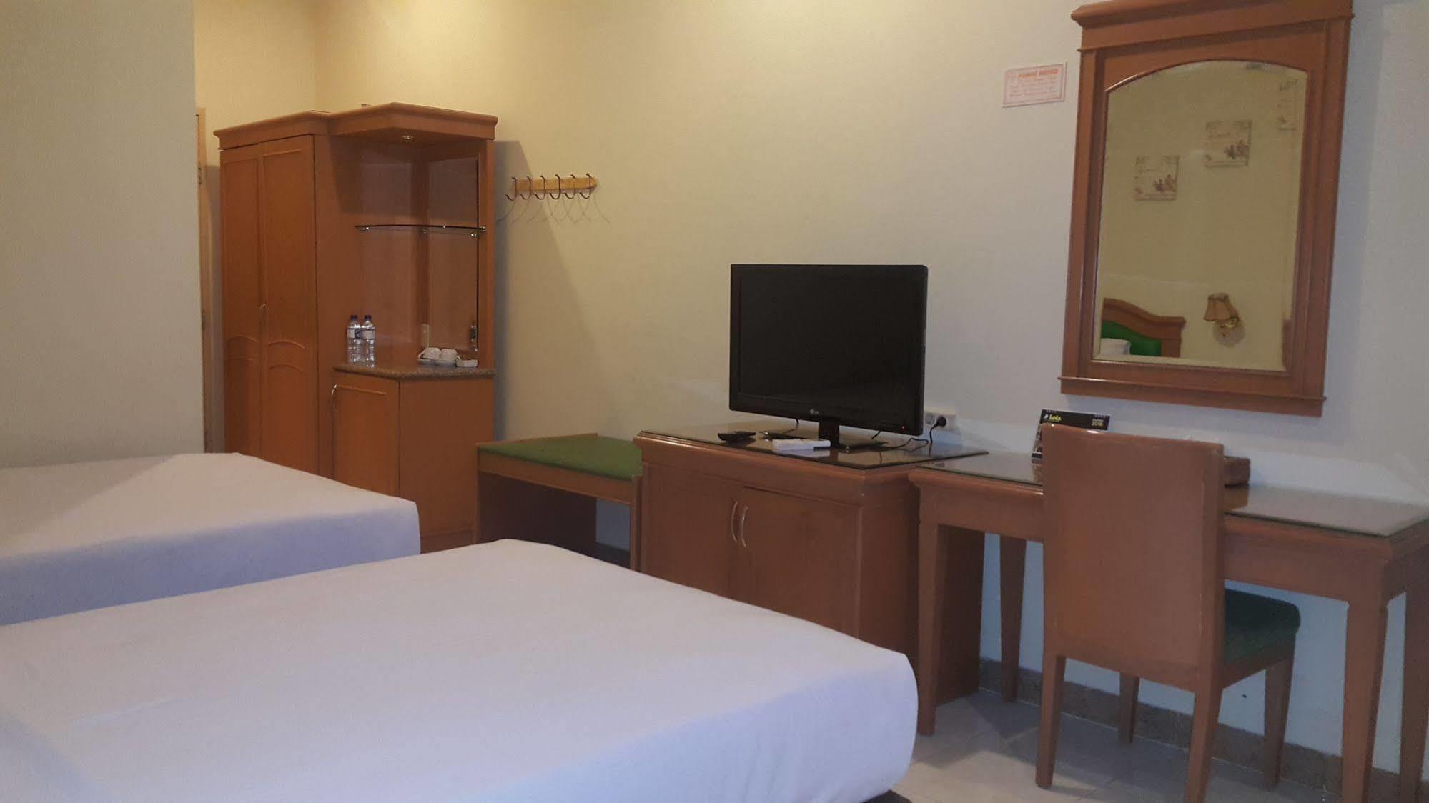 Hotel Maricaya Makassar Exterior photo