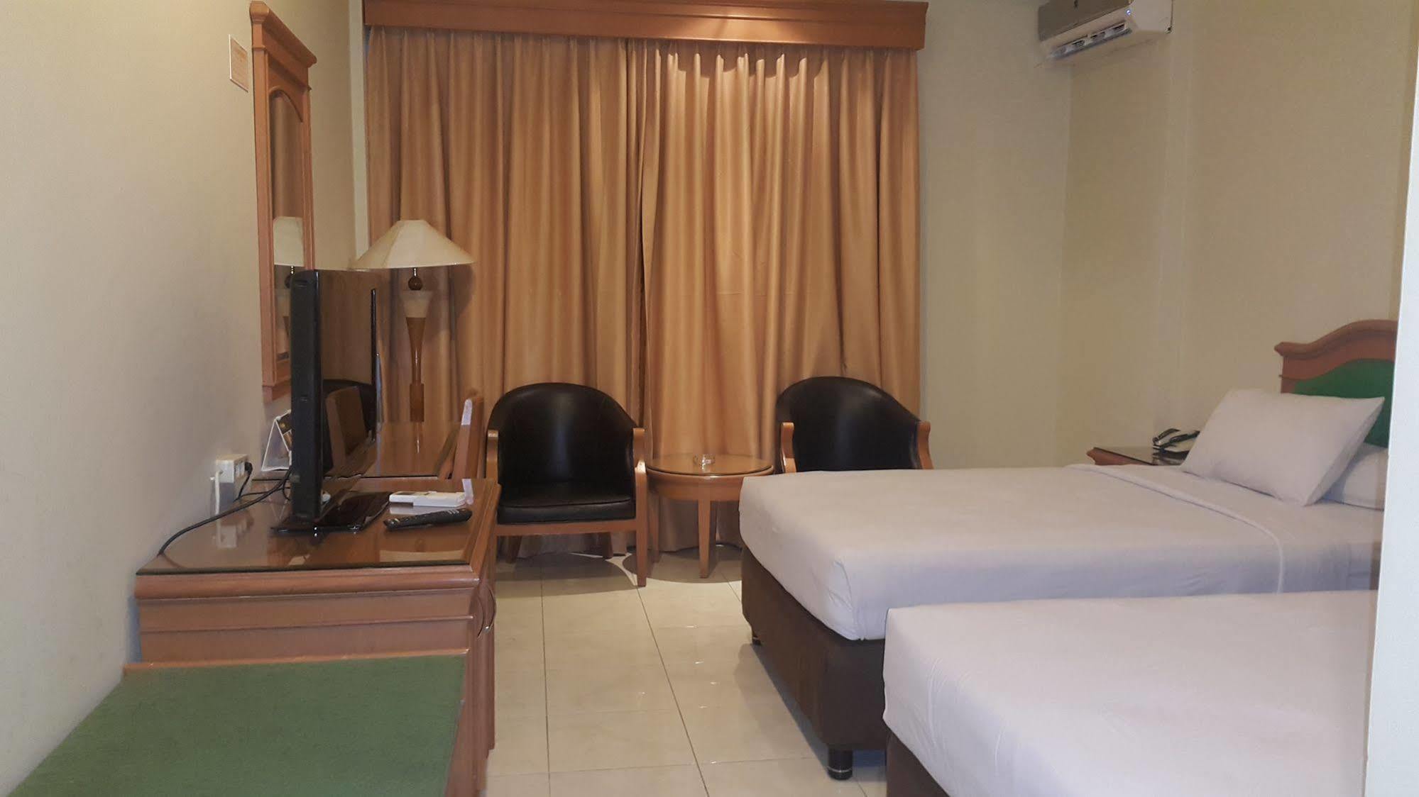 Hotel Maricaya Makassar Exterior photo
