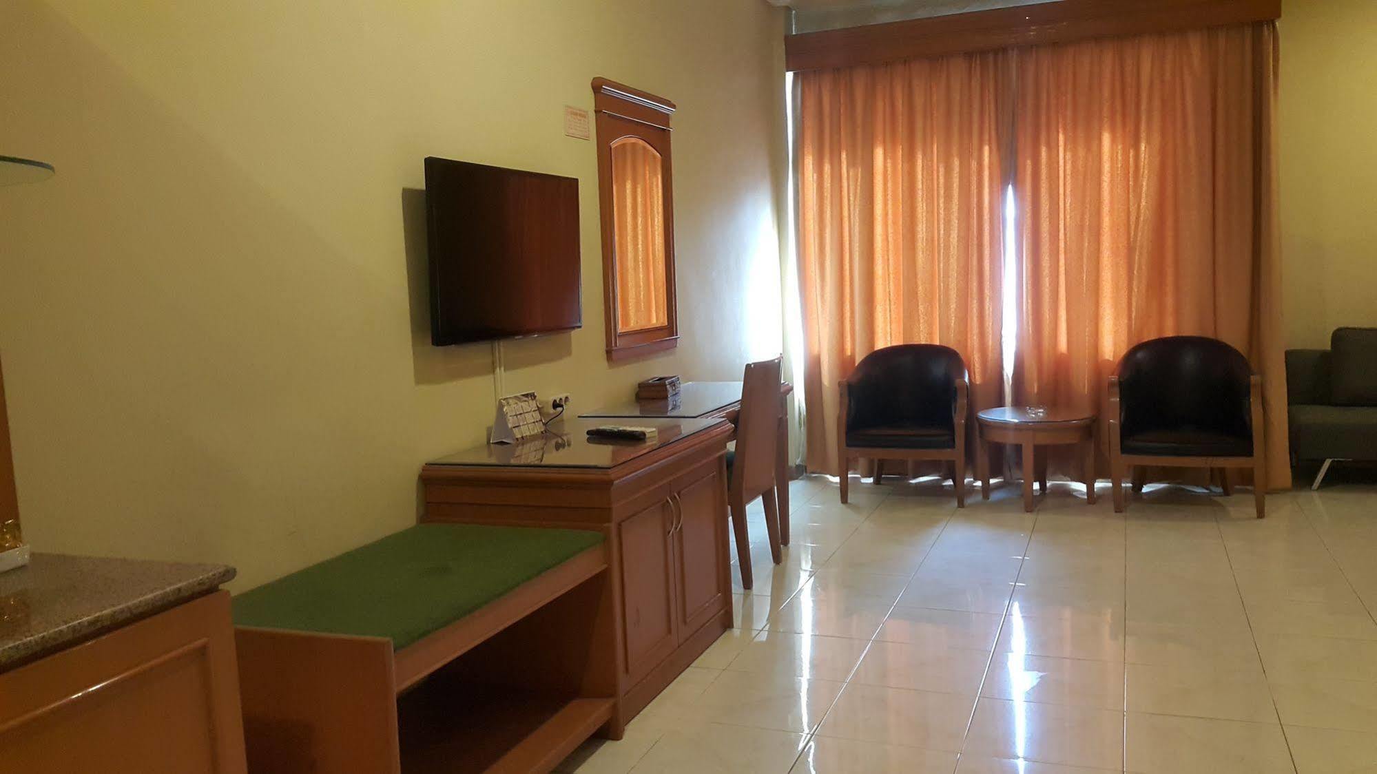 Hotel Maricaya Makassar Exterior photo